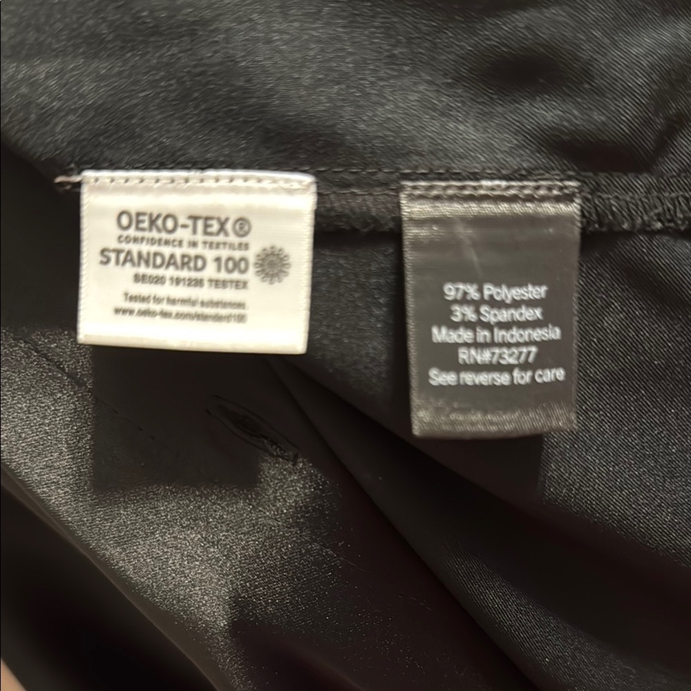Simply Vera Wang M Silky Black Button Collared Long Sleeve Shirt Date Night - Picture 3 of 3